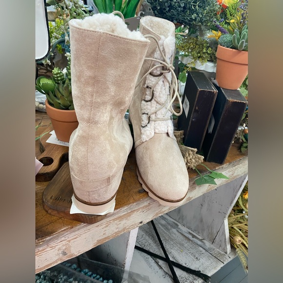 Mis-jes Winter Boot - Picture 3 of 7